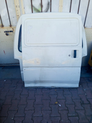 Mitsubishi L300 Sağ arka kapı