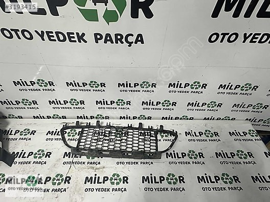 BMW 3 SERİSİ F30 ÖN TAMPON ORTA IZGARA ORJİNAL 5111 8054132