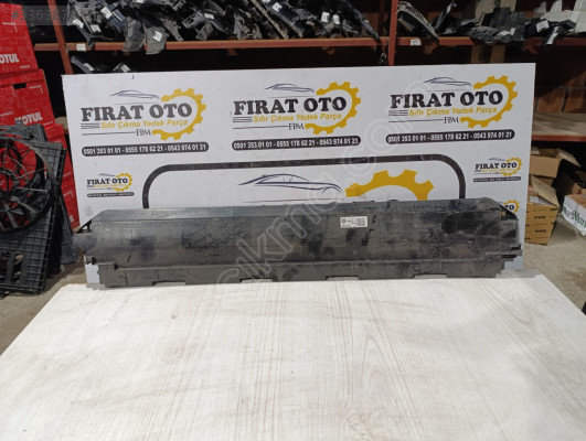 17118632115 BMW G30 G11 RADYATÖR ÜST BAKALİTİ
