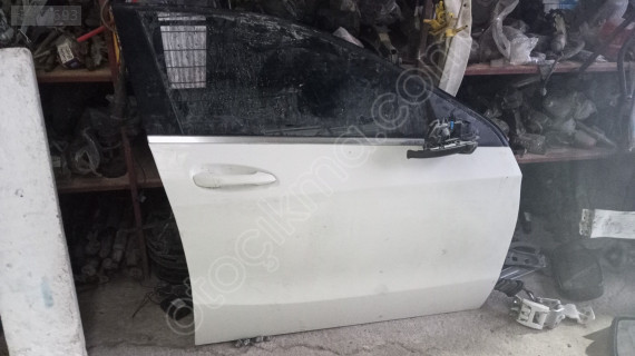 Mercedes A 180 W176 SAĞ ÖN KAPI HATASIZ BOYASIZ DOLU