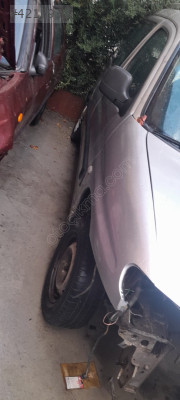 Peugeot Partner ön çamurluk 2000 model