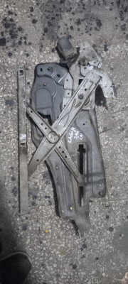 Laguna 1 sağ ön cam krikosu