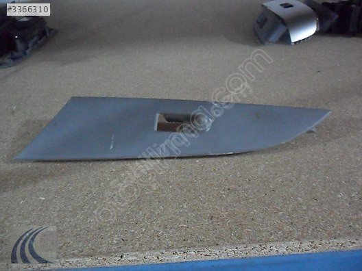 MAZDA 3 2005 ÇIKMA SAĞ ÖN CAM DÜĞMESİ PLASTİK ÇERÇEVESİ