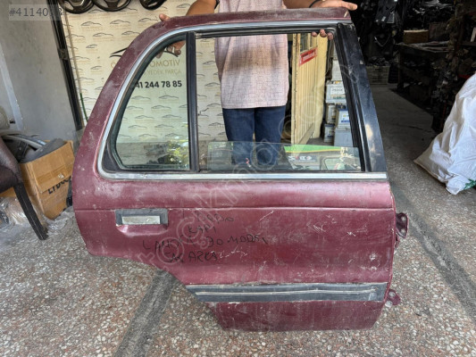 1990 Model Mitsubishi Lancer Sağ Arka Kapı Camı