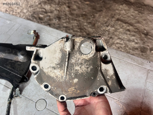 DACİA LOGAN 1.4 BENZİN MOTOR BAGLANTI KULAĞI ÇIKMA ORJİNAL