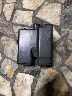 Peugeot 407 arka sigorta kutusu plastik kapağı 1500 tl