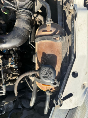 Peugeot partneri yedek su deposu