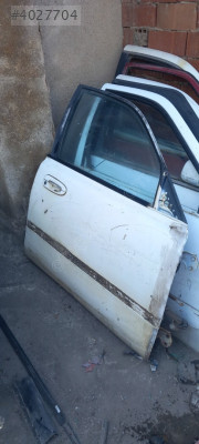 Mazda 626 sağ ön kapı