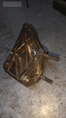 Peugeot 306 1.8 8v sağ üst motor braketi