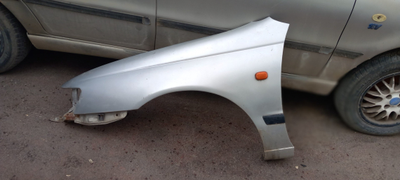 Toyota corona sol ön çamurluk