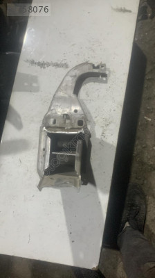 AUDİ A6 ÖN TAMPON DEMİR BRAKETİ SOL