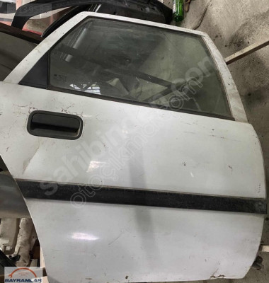 OPEL VECTRA A SAĞ ARKA KAPI DOLU