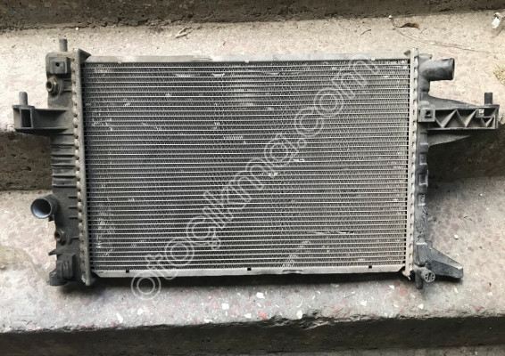 Opel Corsa C 1.4 otomatik su radyatörü GM