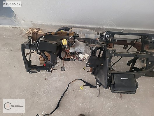 1999 - 2018 ARASI TOYOTA COROLLA ORJİNAL GÖGÜS DEMİRİ