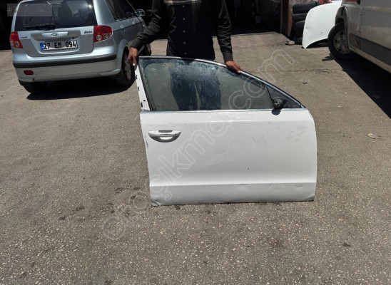 2012/2015 SKODA OCTOVIA BEYAZ SAĞ ÖN KAPI ORJINAL