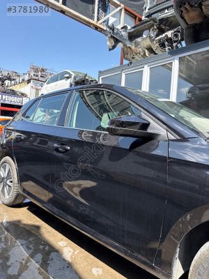 Yeni Skoda Fabia Sağ Ön Kapı Hatasız Orijinal