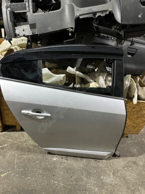 RENAULT FLUENCE SAĞ ARKA KAPI