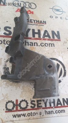 8K1819151A Audi A4 2014 ön sol ayak havalandırma kanalı