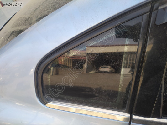 ÇIKMA VW PASSAT B5 SAĞ ARKA KELEBEK CAMI 43R-00048