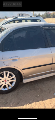 Honda civic.   Sağ arka kapı