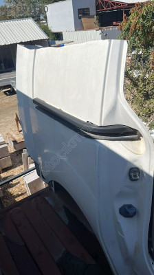 PEUGEOT PARTNER TEPE SAĞ ARKA ÇAMURLUK ÇIKMA