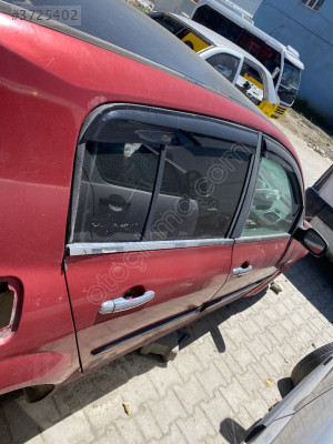 Renult megane 2 sağ arka kapı çıkma orijinal