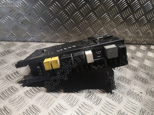 Mercedes W203 W209 SAM Beyni Sigorta Kutusu / 2035453401