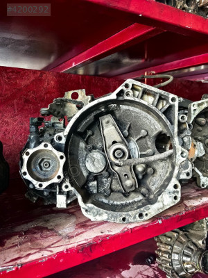 bora vr5 2.3  5 ileri şanzuman