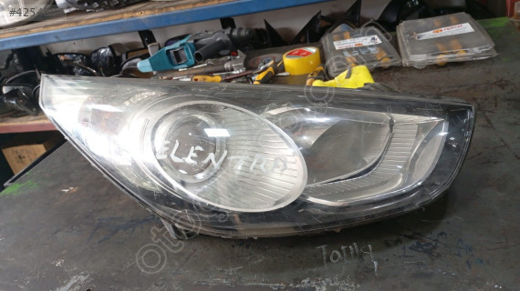 HYUNDAİ ELANTRA SAĞ FAR