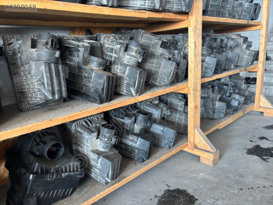 TRANSPORTER T5 1.9-2.5 TDİ ÇIKMA ORJİNAL HAVA FİLTRESİ KUTUSU