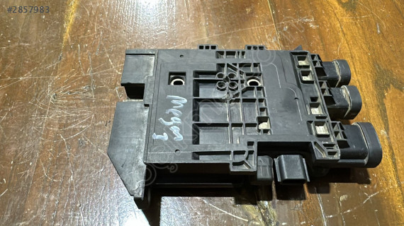 243300011R RENAULT MEGAN 3 AKÜ KONTROL MODÜLÜ