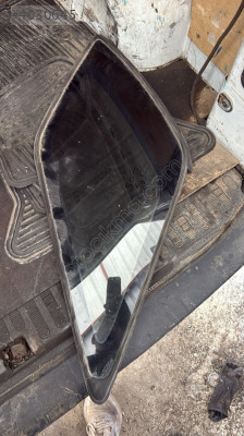2008 Kia Sorento sağ kelebek camı