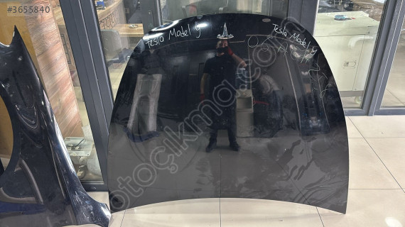 TESLA MODEL Y ÖN KAPUT
