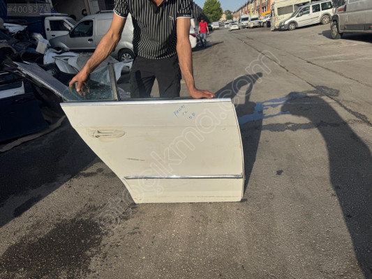 VW PASSAT CC BEYAZ SAĞ ARKA KAPI ORJINAL DOLU