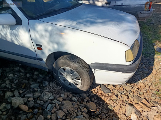 RENAULT RENAULT 19 HATASIZ SAĞ ÖN ÇAMURLUK