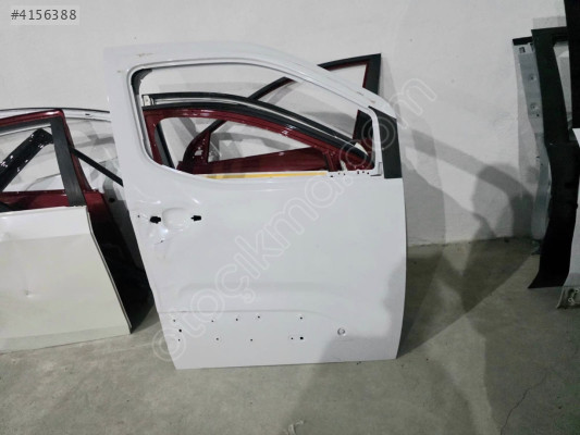 PEUGEOT RİFTER BEYAZ SAĞ ÖN KAPI ORJINAL LOKALLIK