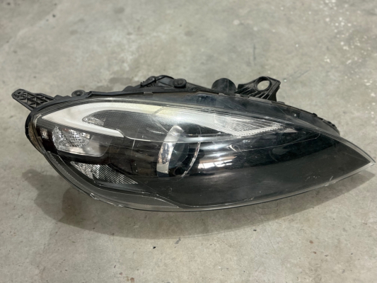 VOLVO V40 ÇIKMA ORJİNAL SAĞ ÖN FAR BD2