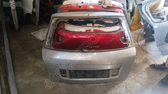 STİLO ARKA BAGAJ KAPAĞI