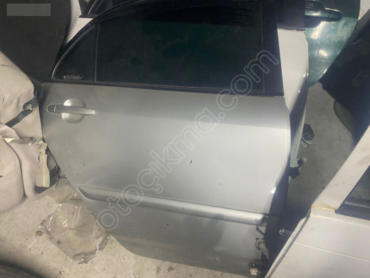 Toyota Corolla Sağ Arka Kapı Çıkma ORJİNAL 2002 2007