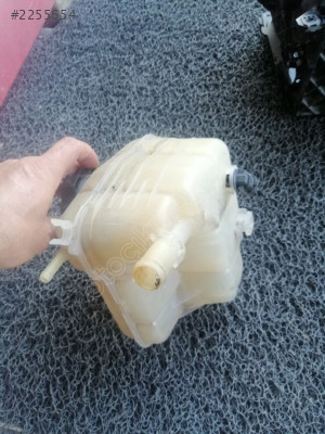 Opel Astra yedek su deposu