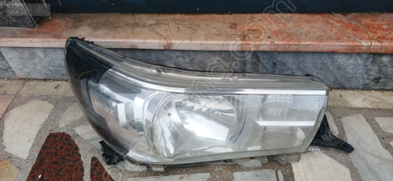 Toyota hillux sağ far