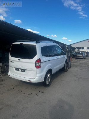FORD COURİER SAĞ ARKA ÇAMURLUK ÇIKMA ORJİNAL