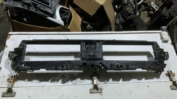Audi A4 Panjur Tutucu Profil 2018 8W0807771