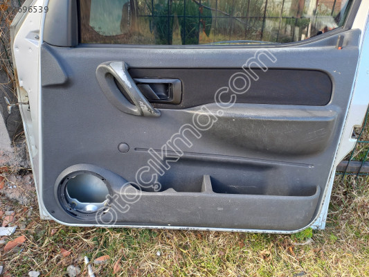 Partner - Berlingo (03-10) Sağ Ön Kapı Döşemesi