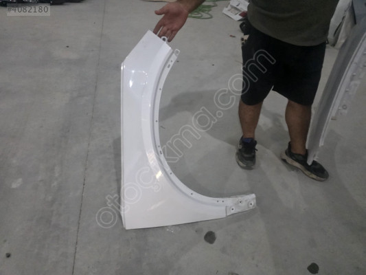 VOLVO XC40 BEYAZ SAĞ ÖN ÇAMURLUK ORJINAL BOYASIZ