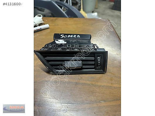 3V0819702 SKODA SUPERB SAĞ KLİMA HAVALANDIRMA IZGARASI