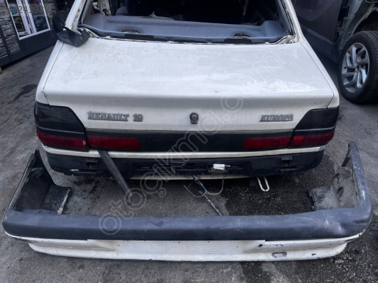 Renault 19 bagaj kapağı
