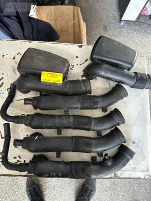 24437914 ASTRA H CORSA D HAVA FİLTRE BORUSU 1.4 1.6 GAZ KELEBEK