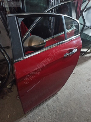 Fiat EGEA sol arka kapı dolu Alev kırmızı