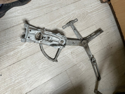 OPEL ASTRA G  SAĞ ÖN CAM KRİKOSU 90521876